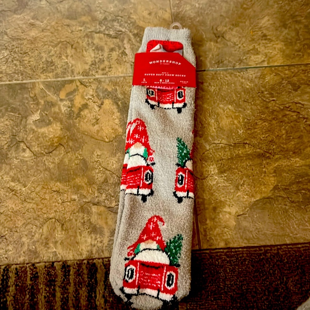 ** BRAND NEW** Men’s size 6-12 Christmas’s soft socks